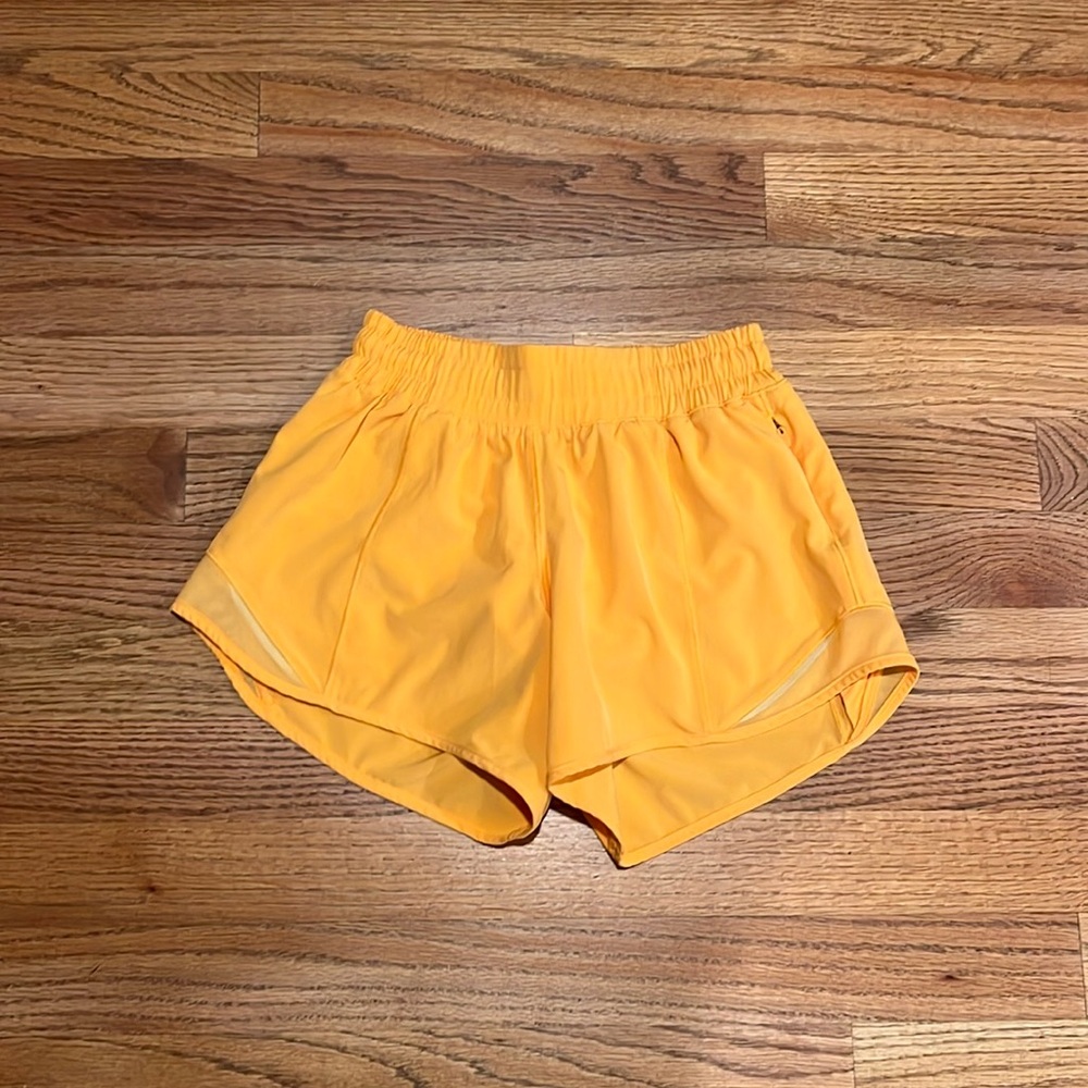 Lululemon Hotty Hot 4 inch